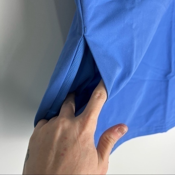 Jaanuu Women's 3-Pocket V-Neck Short Sleeve scrub top size XXS - Picture 3 of 9